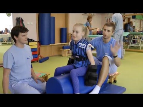Video: Použití Rozhraní Mozek-stroj K Ovládání Hybridního Exoskeletu Horní Končetiny Během Rehabilitace Pacientů S Neurologickými Stavy