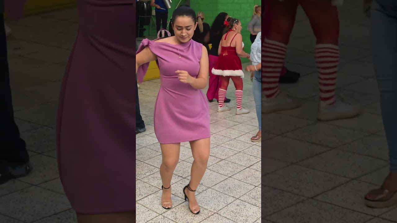 bailaba y todos mirando 