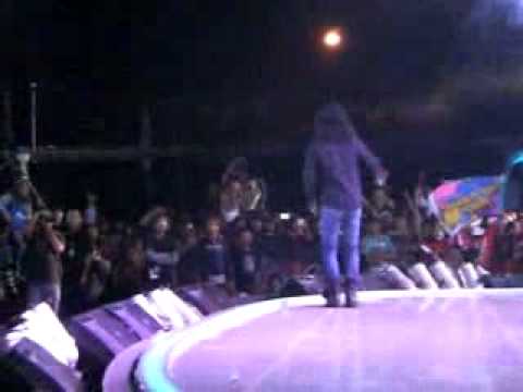 SLANK kembali mengunjungi KPK untuk menyatakan sikapnya lewat musik. Kali ini, mereka datang dengan . 