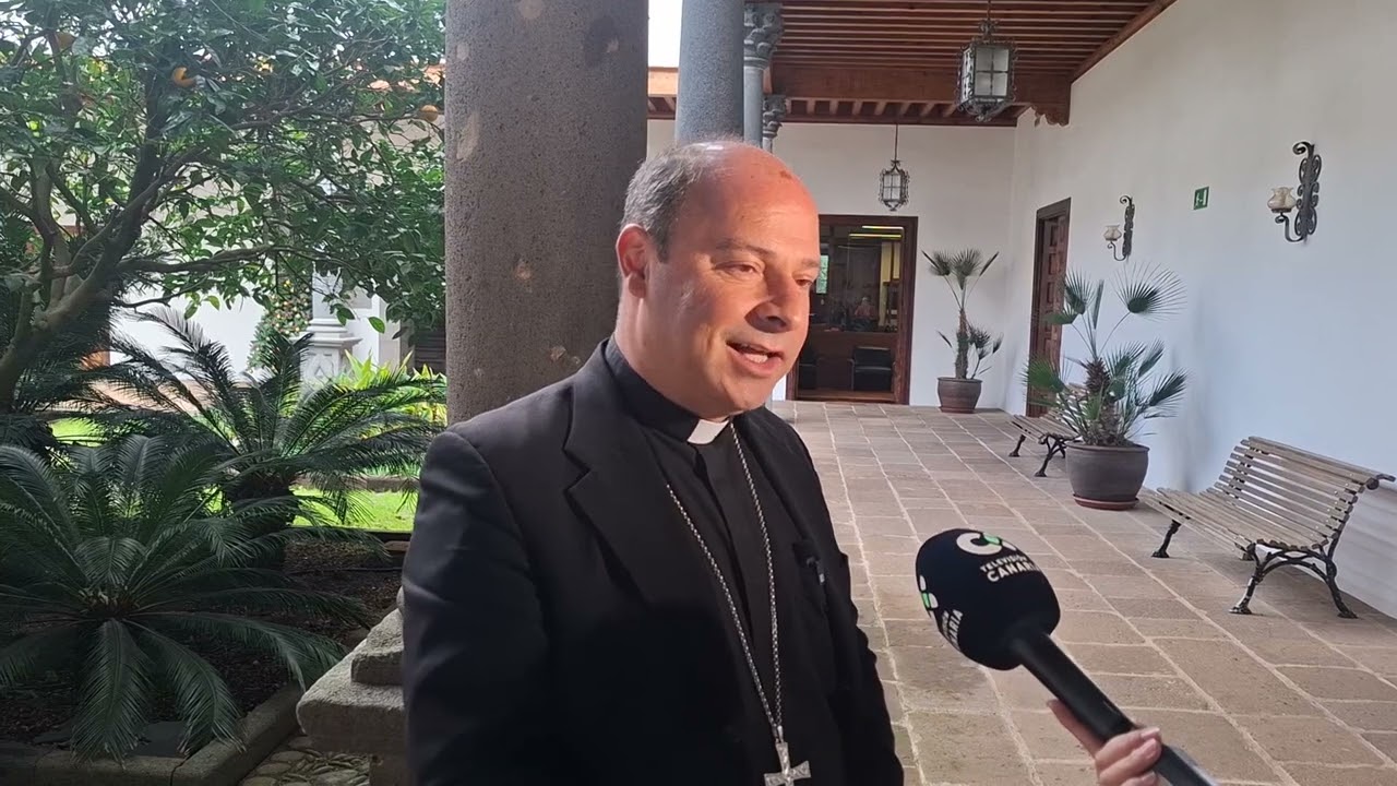 El obispo Eloy Santiago valora la noticia de la visita del Papa a Canarias