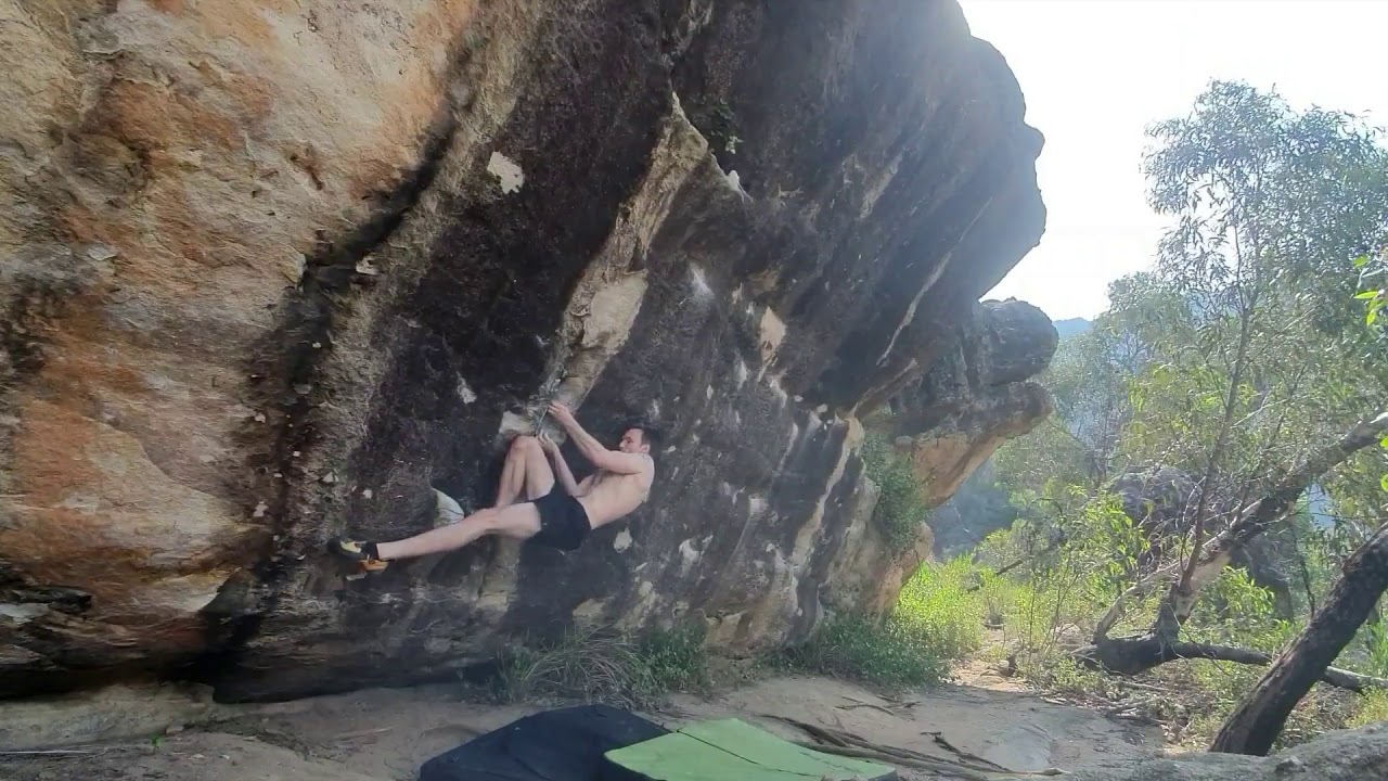 Grampians Bouldering: Mt Stapylton Amphitheatre