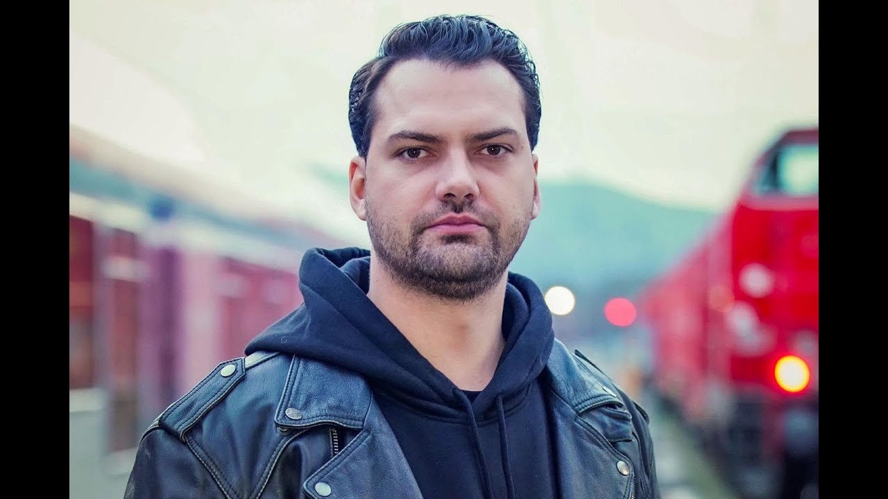 Wird nach ihm gefahndet Jetzt spricht der Schauspieler Klartext