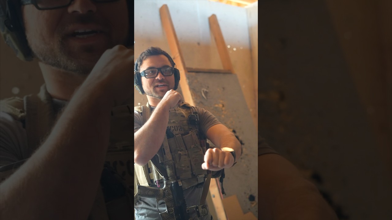 Обучитесь самообороне в ближнем бою у бывшего морского пехотинца Брейдена Матароа | Тактический к...