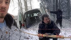 Fabriquer un arc avec les lattes du lit de ma voiture.