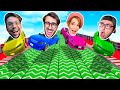 BUTTO GIÃ™ I MIEI AMICI DALLA MEGA RAMPA DI GTA 5!