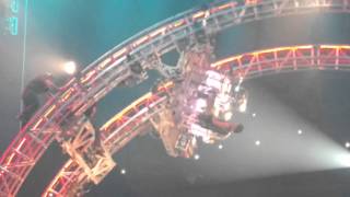 tommy lee stuck upside down on his very last show