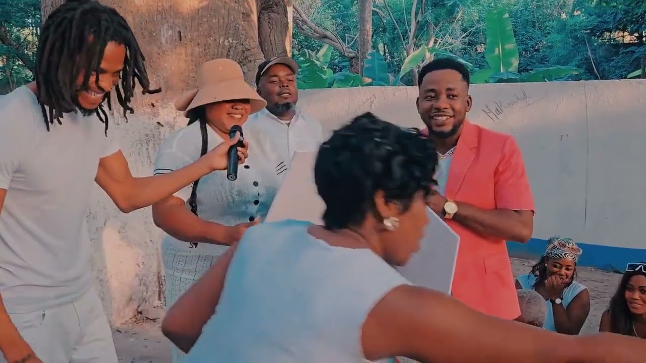 Moun yo tap rete kè Dyesèl Jou Birthday li a wouyyy Sa bel depase 