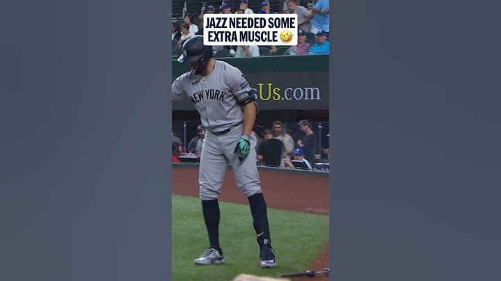 Jazz Chisholm Jr. couldn't get the batting weight off 😂 so he asked Giancarlo Stanton for help 💪
