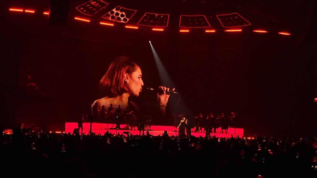 RAYE - Escapism. (Live in Łódź Atlas Arena 22.01.26)