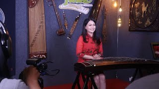 Pelestari Musik Tradisional - Ngartini Huang