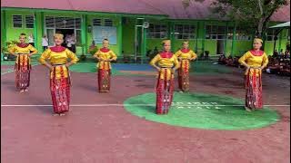 penampilan lulokreasi pada mpls SMP 4 kendari 2022