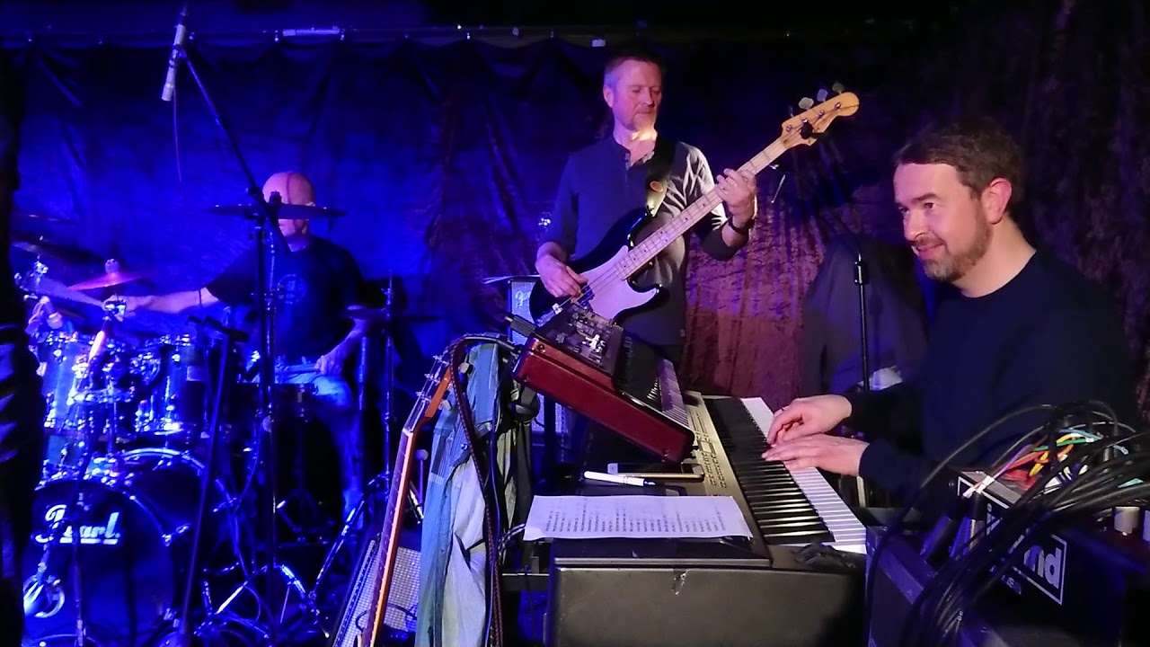 South State performing "Burning Love". Concert at Håndverkeren in Kristiansand, march 02' 2019.