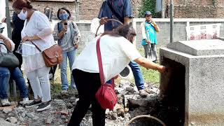 Pemakaman di Kembang Kuning