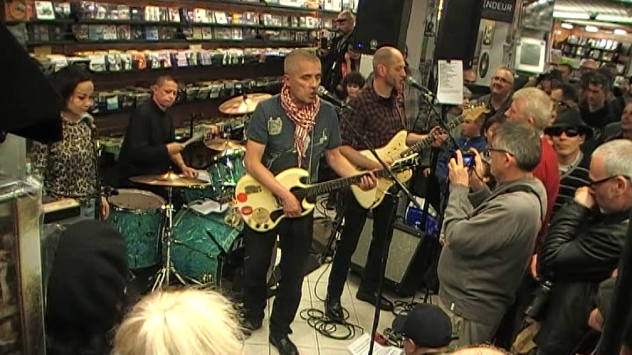 LA SOURIS DEGLINGUEE (international raya fan club/jeunes voleurs/jeunesse de France -medley)