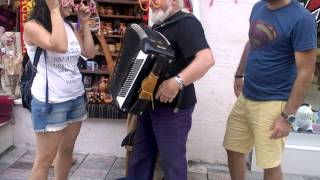 Makedonyalı Yaşlı Amca