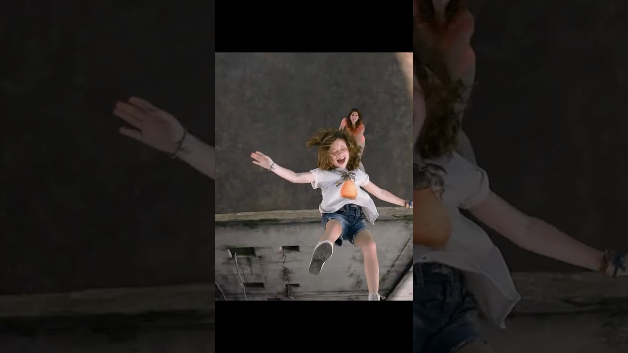 🏃‍♂️💥 A Father’s Desperate Leap to Save His Family! 💔🔥 | No Escape (2015)