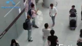 Leeteuk dancing bonamana in public