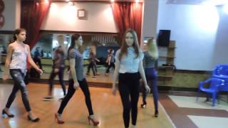 Школа моделей, урок дефиле в старшей группе Школа моделей, урок дефиле в старшей группе