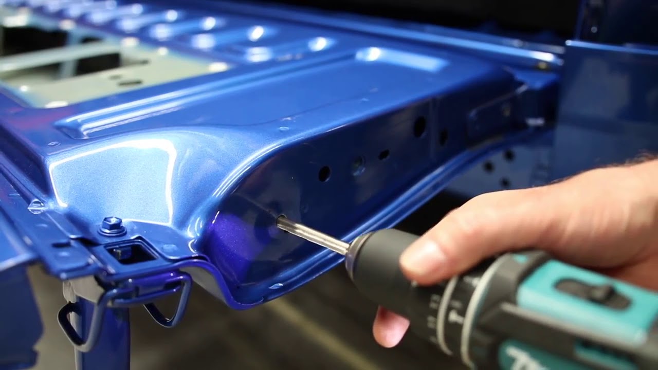 Grunt 4x4 Slow Down Easy Up tailgate strut installation guide Toyota Hilux Twin Handle 2015-2018