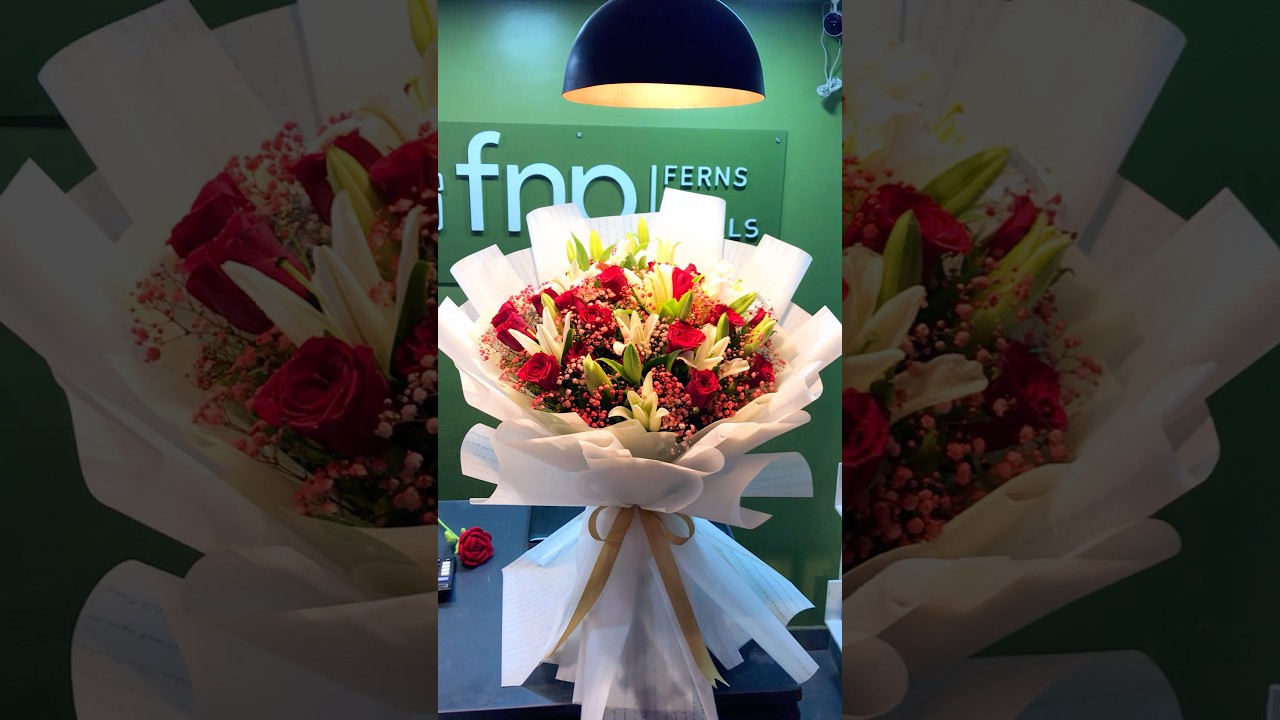 Red roses & white Lilium bouquet 💐