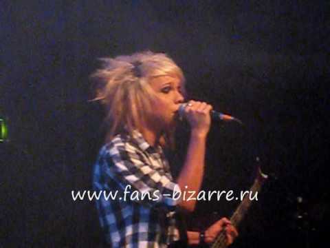 Cinema Bizarre - Strify introduces the band (Berlin 11.10.2009)