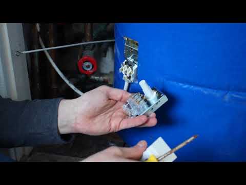 How to replace Hot water cylinder thermostat Honeywell L641A