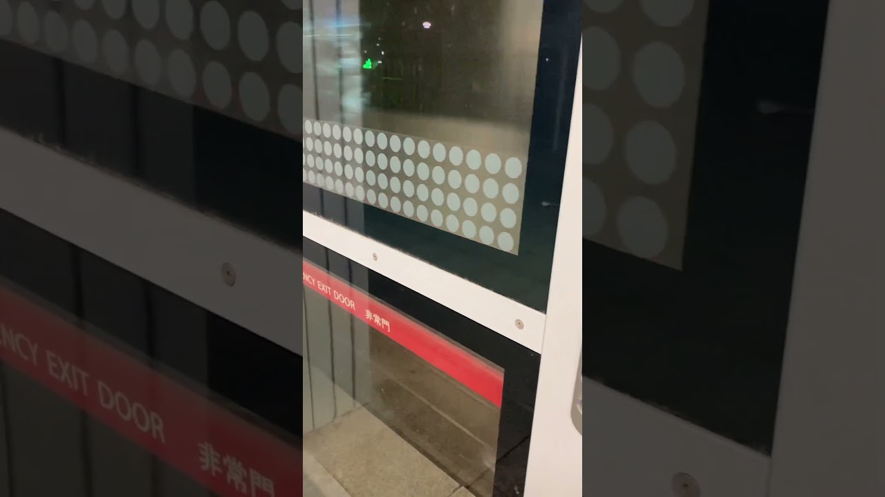 20230117 Coming in Sindorim Station on Seoul Line 1 (train to Dongincheon Rapid) 