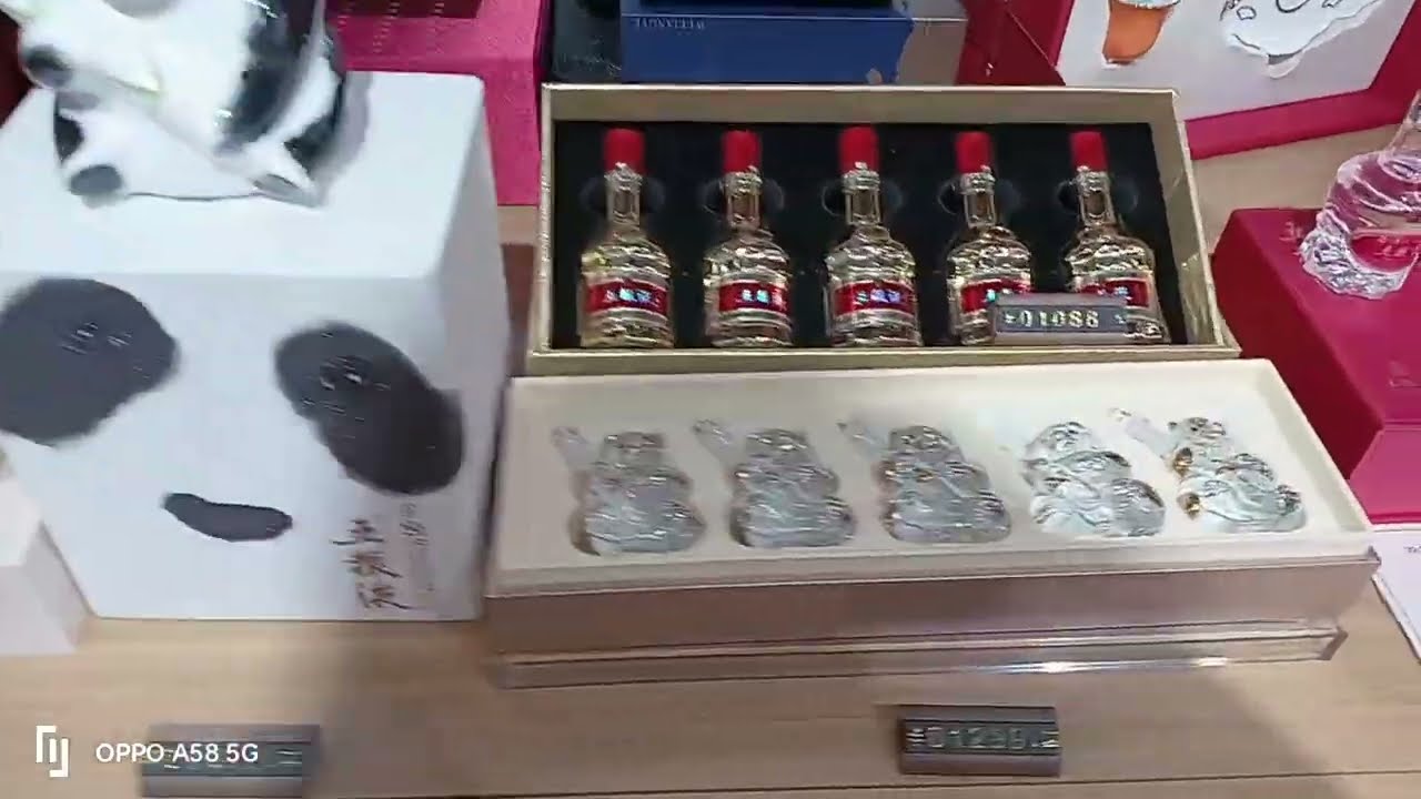 [中国行】：成都宽窄巷子五粮液体验馆 A Chinese wine museum in Chengdu, Sichuan,  China