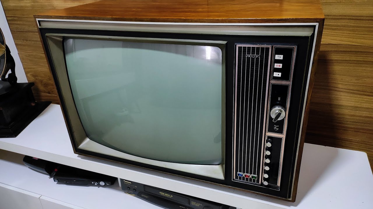 TV ANTIGA PHILIPS KL1 1972, VALVULADA, SELETOR ROTATIVO. - YouTube