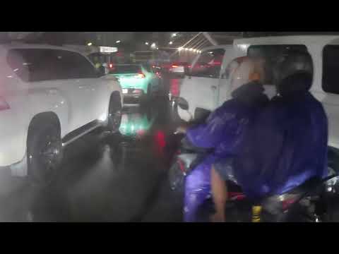 Biglang baha sa Edsa flyover