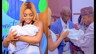 Regina Daniels présente son bébé et révèle son nom !