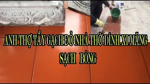 Bác công nhân tẩy nền dính xi măng bằng chất tẩy xi măng HT01- Sáng Bóng 2025