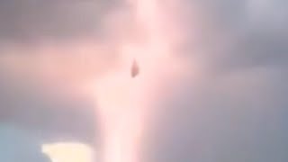 AMAZING TRIANGLE UFO IN THE MIDDLE OF THE STORM! happened today in Brazil