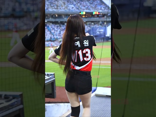 ????운전대 잡은 야생 호랑이의 미친 뒤태 피지컬 ???????? 김예원 Kim yewon 金譽鴛 치어리더 경적송 아웃송 직캠 fancam