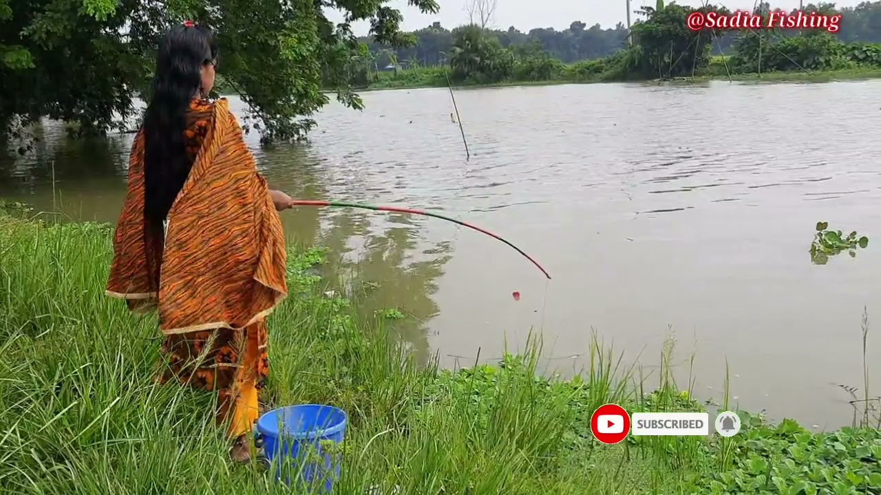 Young Girl Hook Fishing 🎣Traditional Hook Fishing By beautiful  smart girl 👧.@ Sadia Fishing