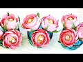 Красивые цветы из гофрированной бумаги с Ферреро Роше