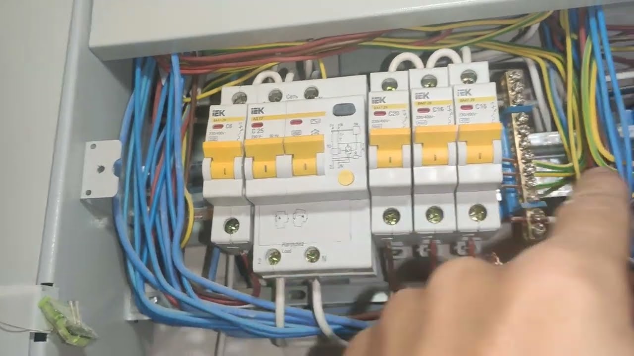 Решили свести электриков с ума 😅🤯