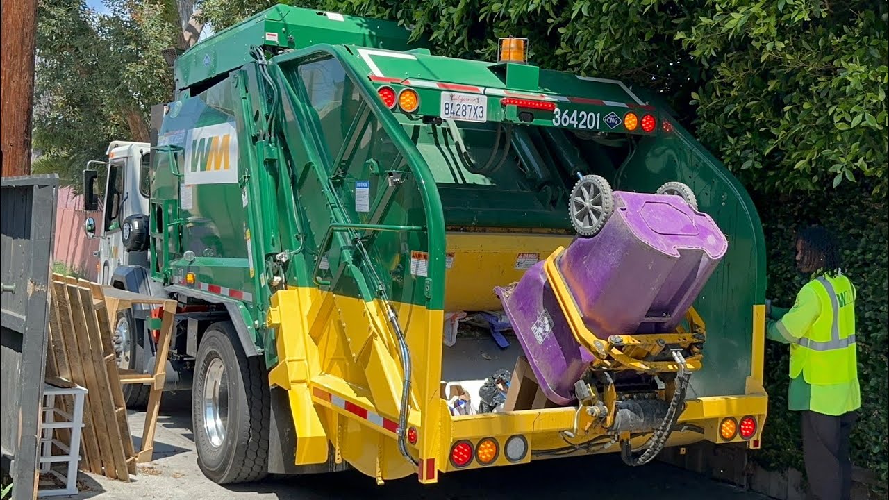 Brand New WM Narrow Battle Raider New Way Viper Rear Loader Garbage Truck Packing LBC Recycle