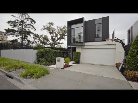 Marshall White: 1 Monterey Close, Kew