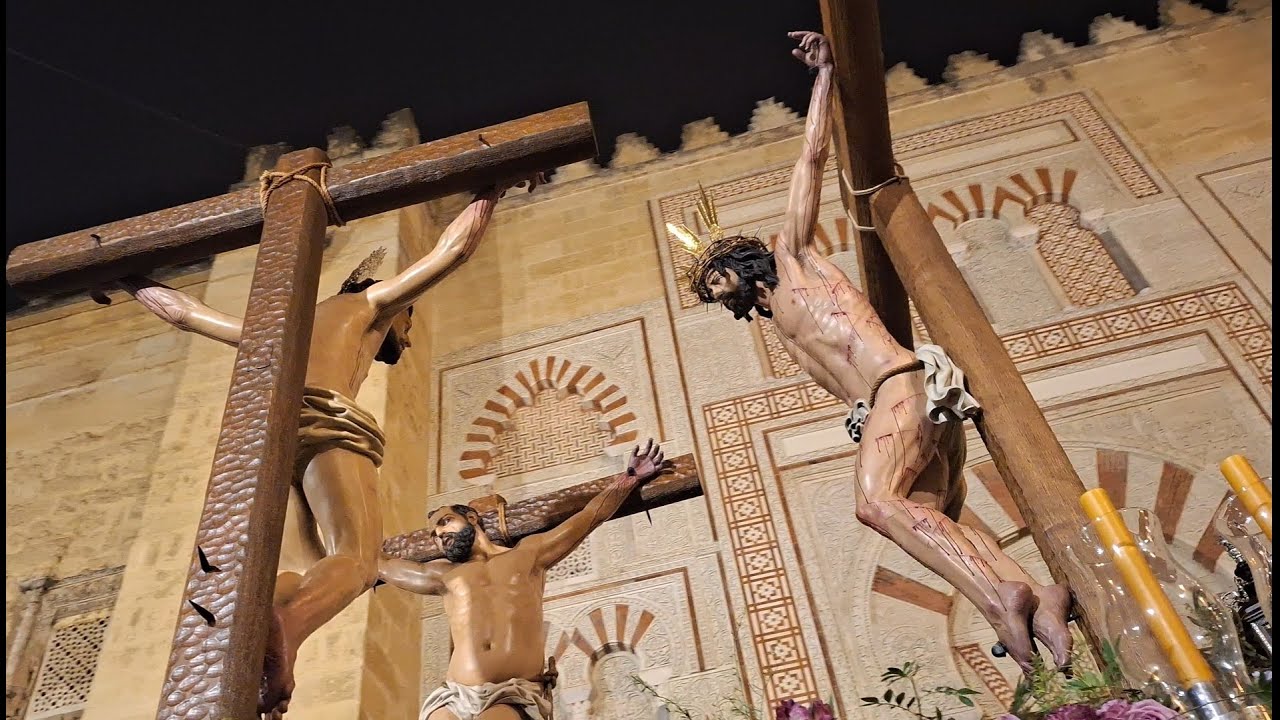 Conversión al son de 'La Clámide Púrpura' frente a la Mezquita-Catedral - Semana Santa Córdoba 2025