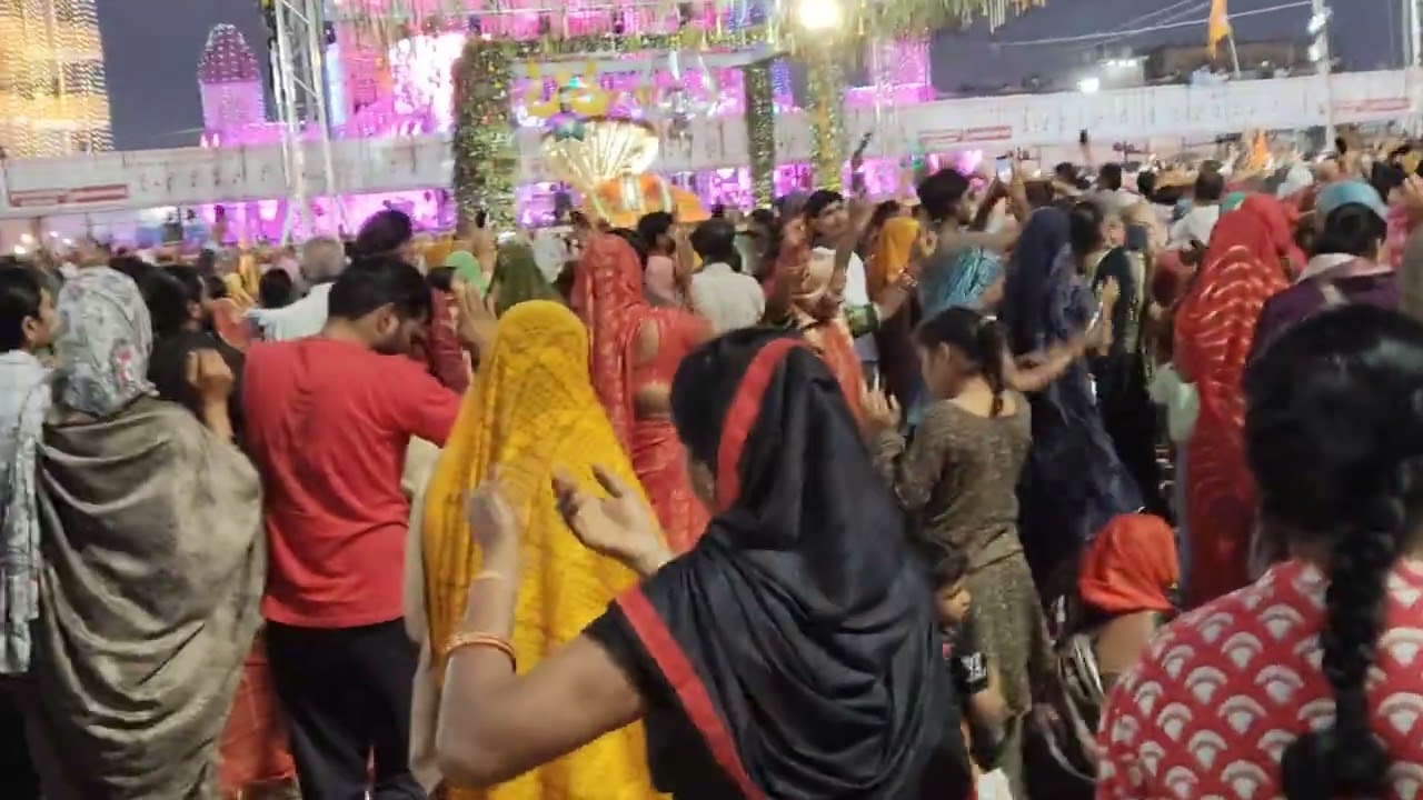 रास रचो है रास रचो है कुबेरेश्वर में रास रचो है#girirajji#bhakti#ytvideo#trending#Vrindavan#