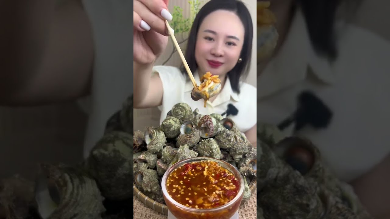 Mời mọi người Mukbang Ốc Biển, Ốc Mặt Trăng Hấp Chấm Muối Tiêu Chanh với em nghen