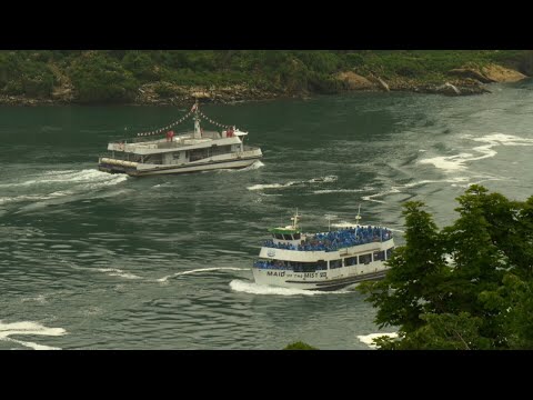 Boat cruise in Niagara Falls show the stark contrast between Canada and U.S. COVID-19 measures