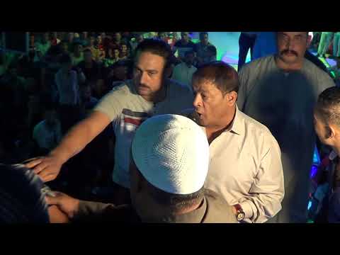 لحظه استقبال الاعلامى محمد الدو للنجم عبد الباسط حموده