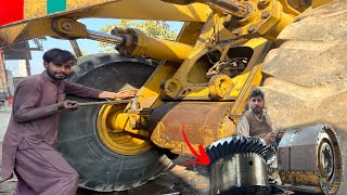 These Experienced Mechanics Repaired Caterpillar Wheel Loader Major Defect in Differential Gear