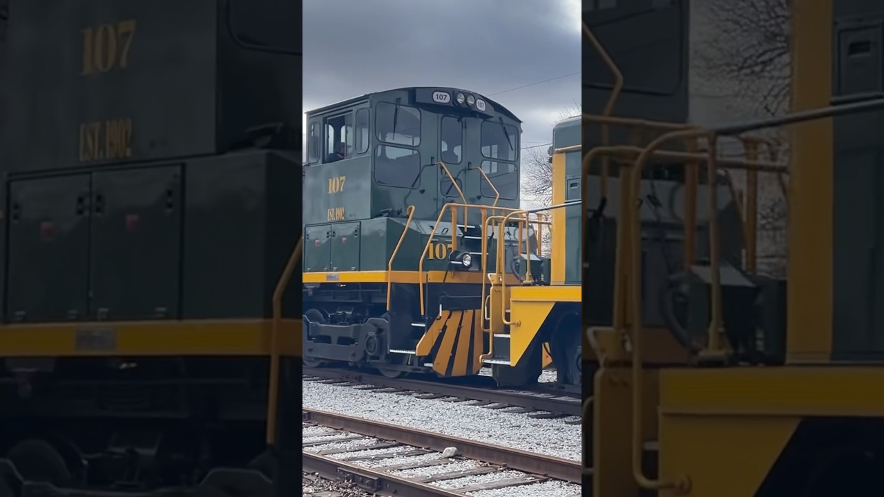 ETR 105 & 107 heads back to the shops. 