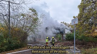 Großbrand in Wolfen - Sirenenalarm und Rauchwolke - Großbrand im alten Restaurant San Lorenzo,,