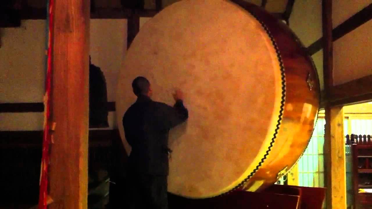 巨大和太鼓 - YouTube