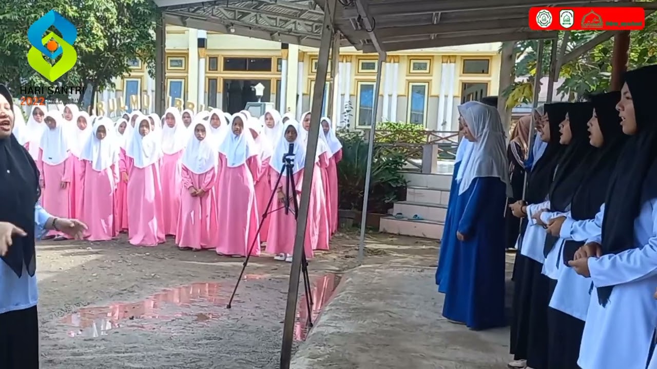 MARS HARI SANTRI OLEH PADUAN SUARA DARUL MUHIBBIEN PUTRI
