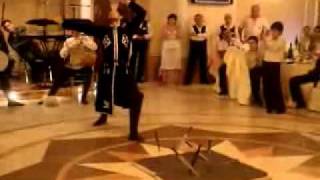 Лезгинка на свадьбе - танец с кинжалами